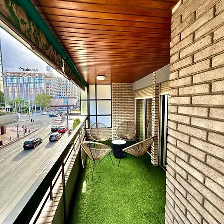 Terraza Y Elegancia Habitacion En El Centro De Alicante